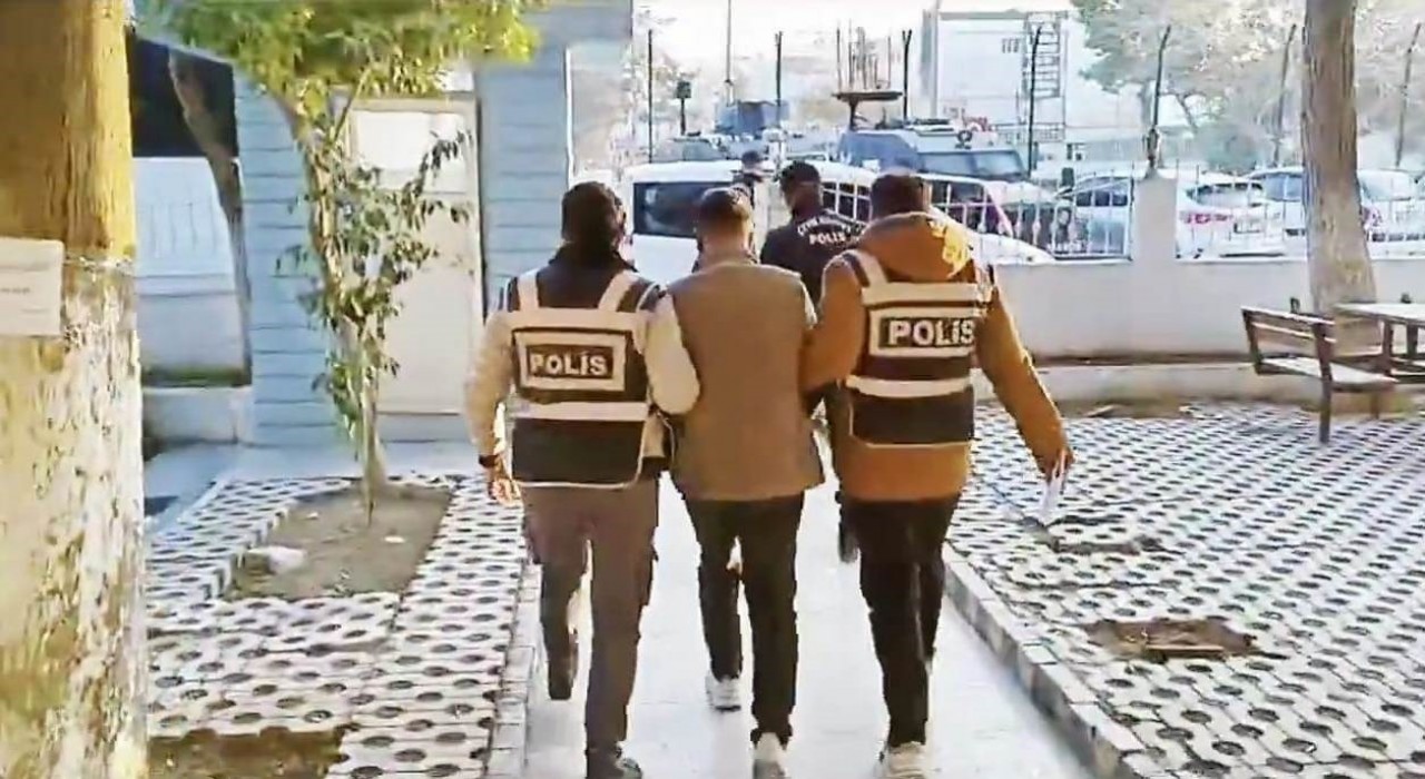 Hırsızlık suçundan aranan şahıs yakalandı