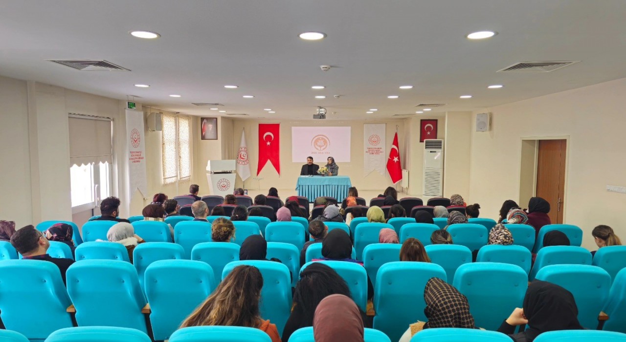 Huzurun, Mutluluğun Kaynağı Olarak Ailemiz konulu söyleşi düzenlendi