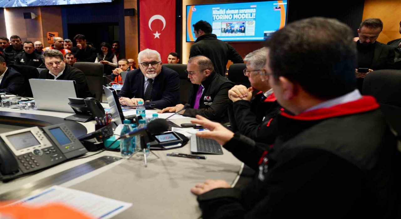 İBB Başkanı Ekrem İmamoğlunda kar uyarısı: Mümkün olduğu kadar evinizden çıkmayın, toplu taşıma araçlarını kullanın