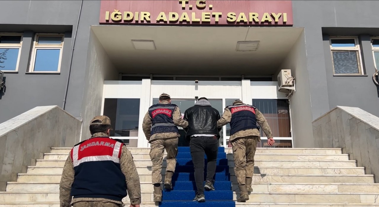 Iğdırda bir şahsın üzerinde 300 adet altın sikke ele geçirildi