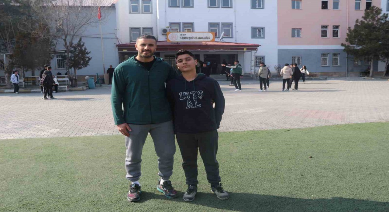 Iğdırda öğretmen, öğrencisini heimlich manevrası ile kurtardı
