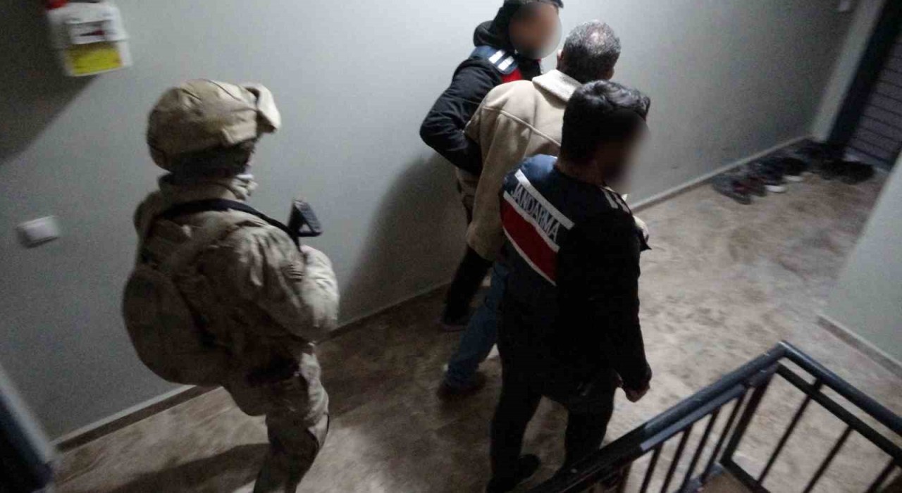 İHDnin eski başkanı, terör operasyonunda gözaltına alındı
