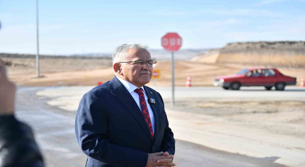 İldem Bölgesinde yol çalışmasını inceleyen Büyükkılıç: Kayseri gelişiyor, güzelleşiyor