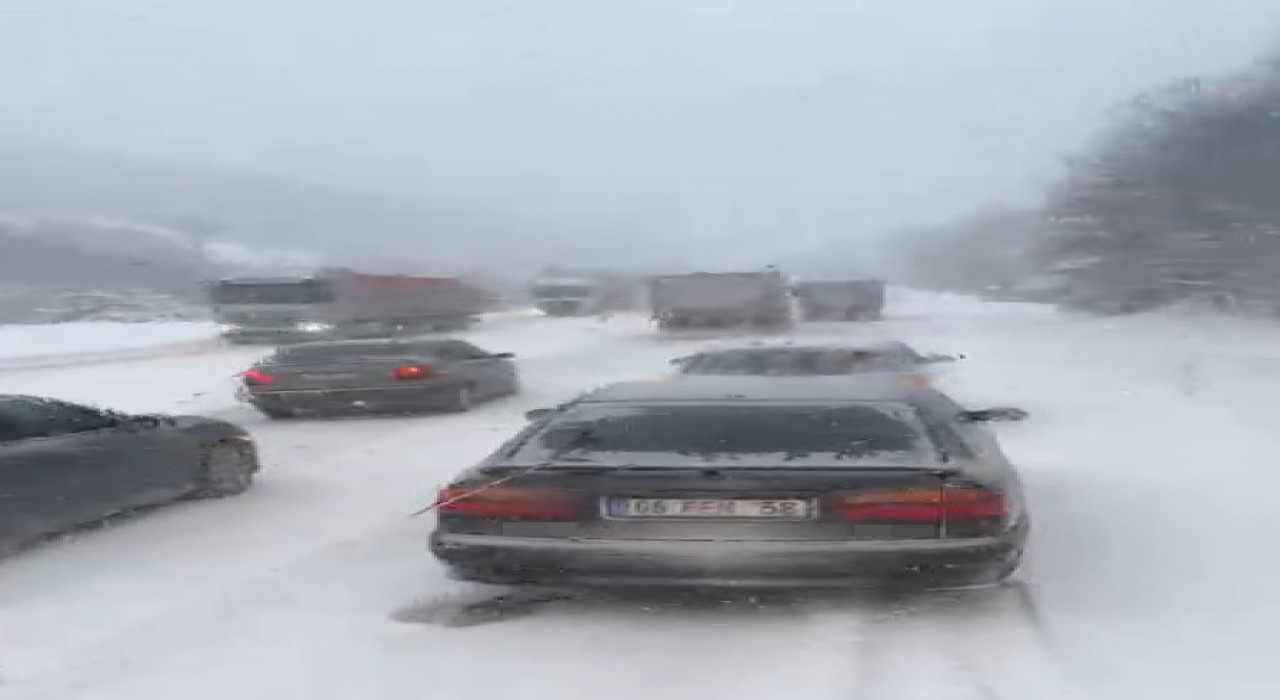 Ilgaz Dağında ağır tonajlı araçlar yolda kaldı