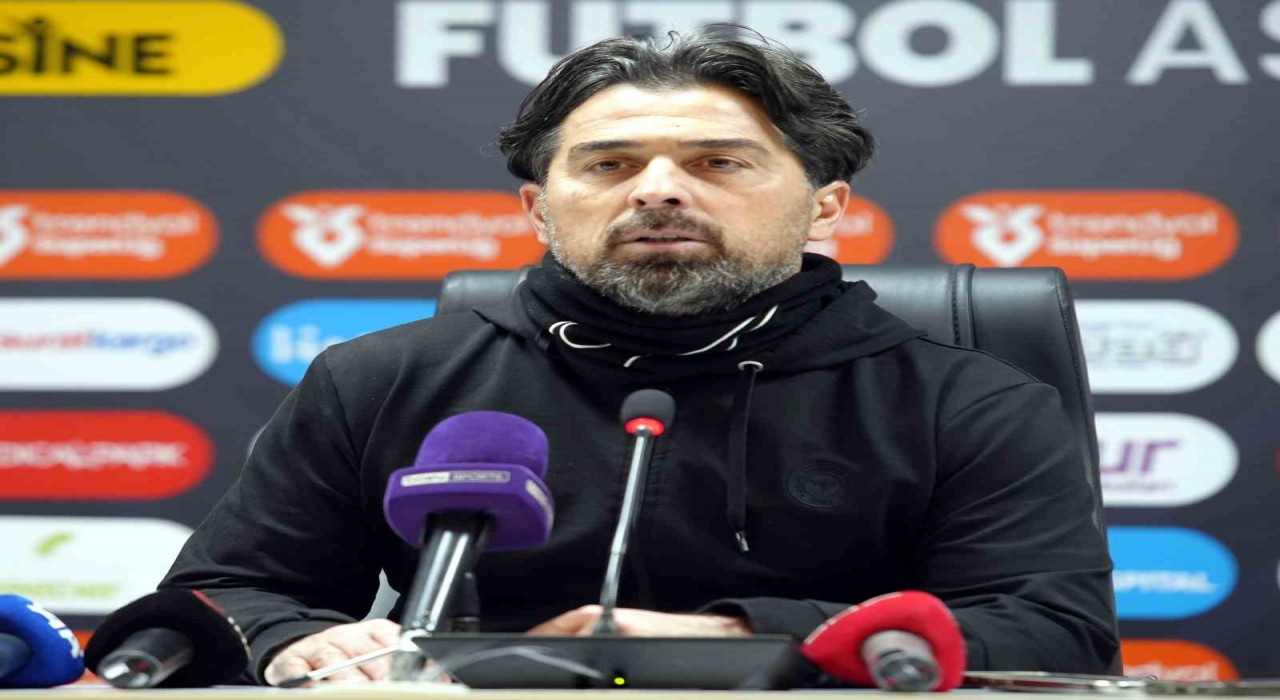 İlhan Palut: 3 puan önemli ama hala rahat değiliz