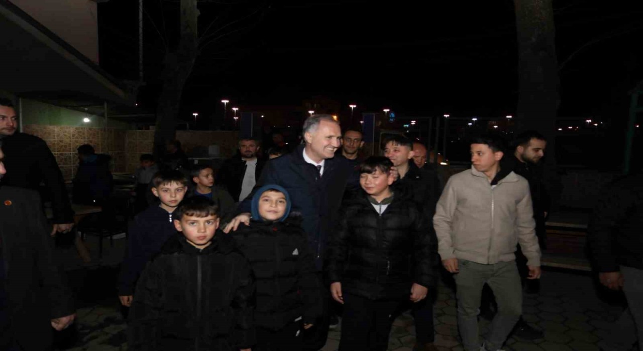 İnegöl Belediyesinden 2 camide kandil ikramı
