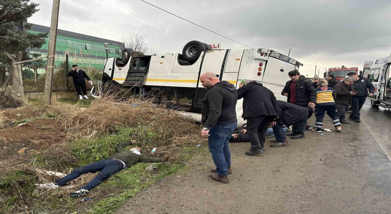 İşçi servisi minibüsü takla attı: 25 yaralı