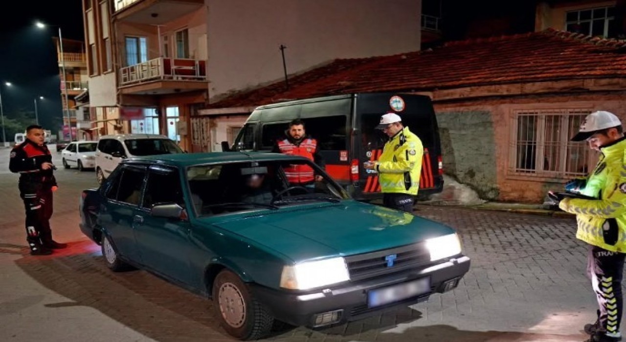 Ispartada narkotik ve trafik denetimi: 10 sürücüye idari para cezası