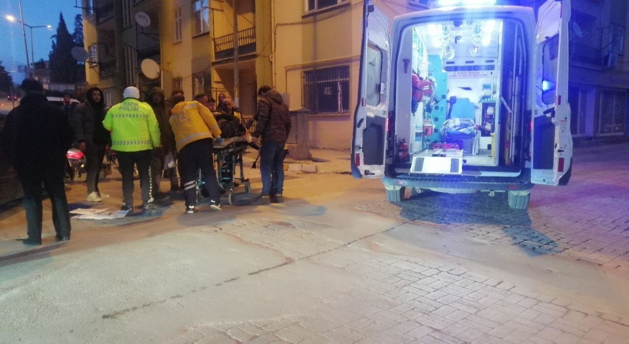 Ispartada otomobille çarpışan elektrikli bisiklet sürücüsü yaralandı