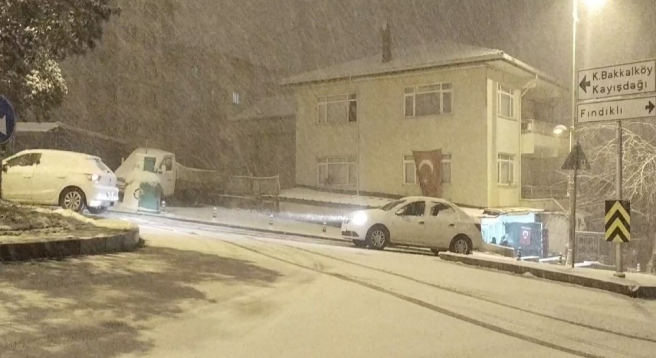 İstanbul haftanın son gününe karla uyandı