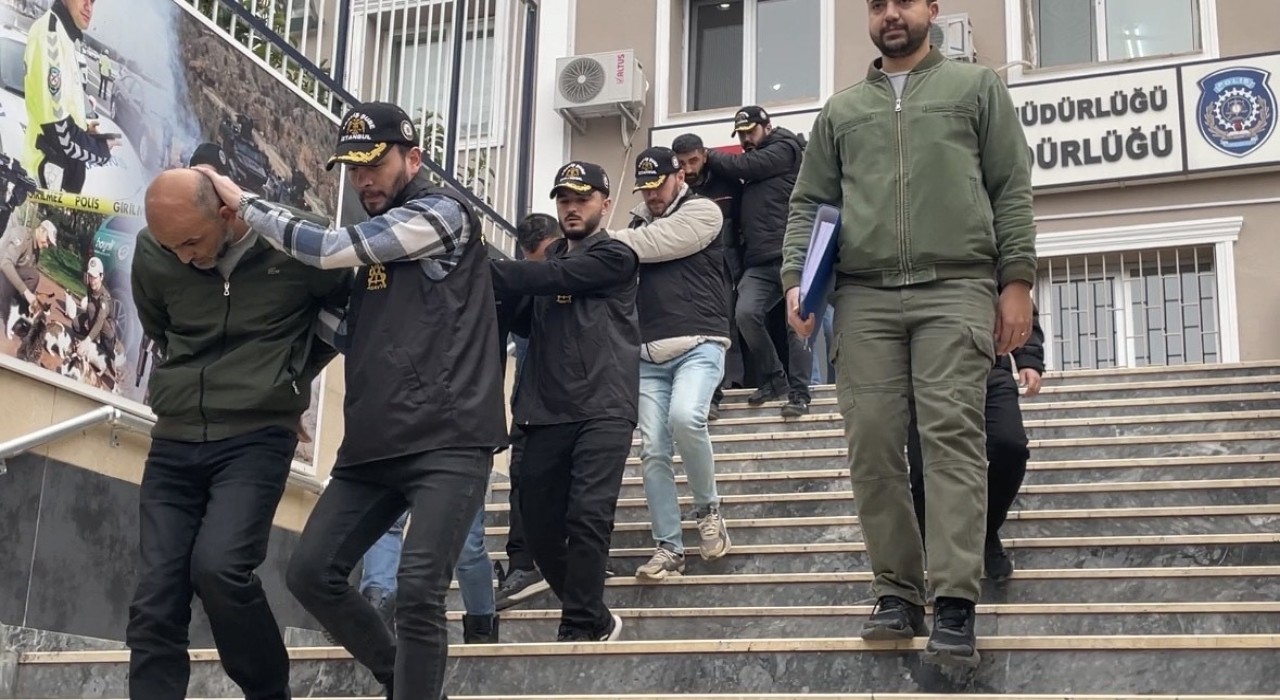 İstanbulda çalıntı çekle 9,8 milyonluk vurgun: 5 gözaltı