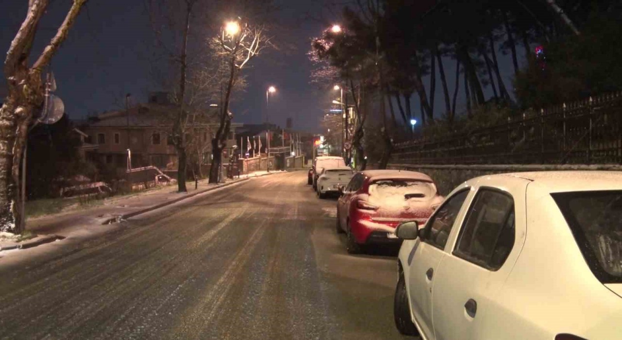 İstanbulda kar yeniden başladı