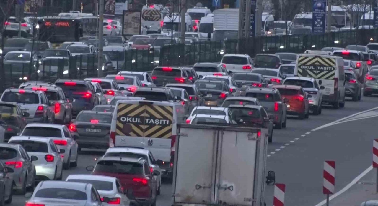 İstanbulda trafik yoğunluğu yüzde 83e çıktı