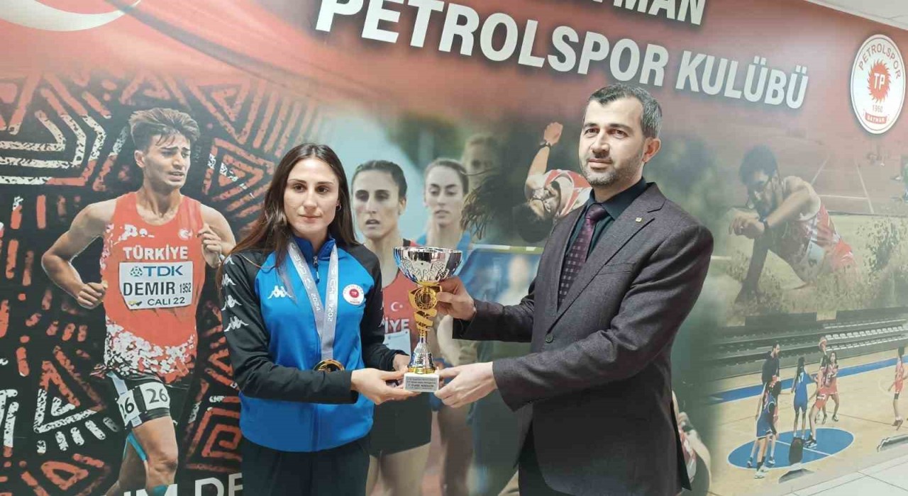 Milli Atlet Ruken Tek İtalya’da Şampiyon Oldu