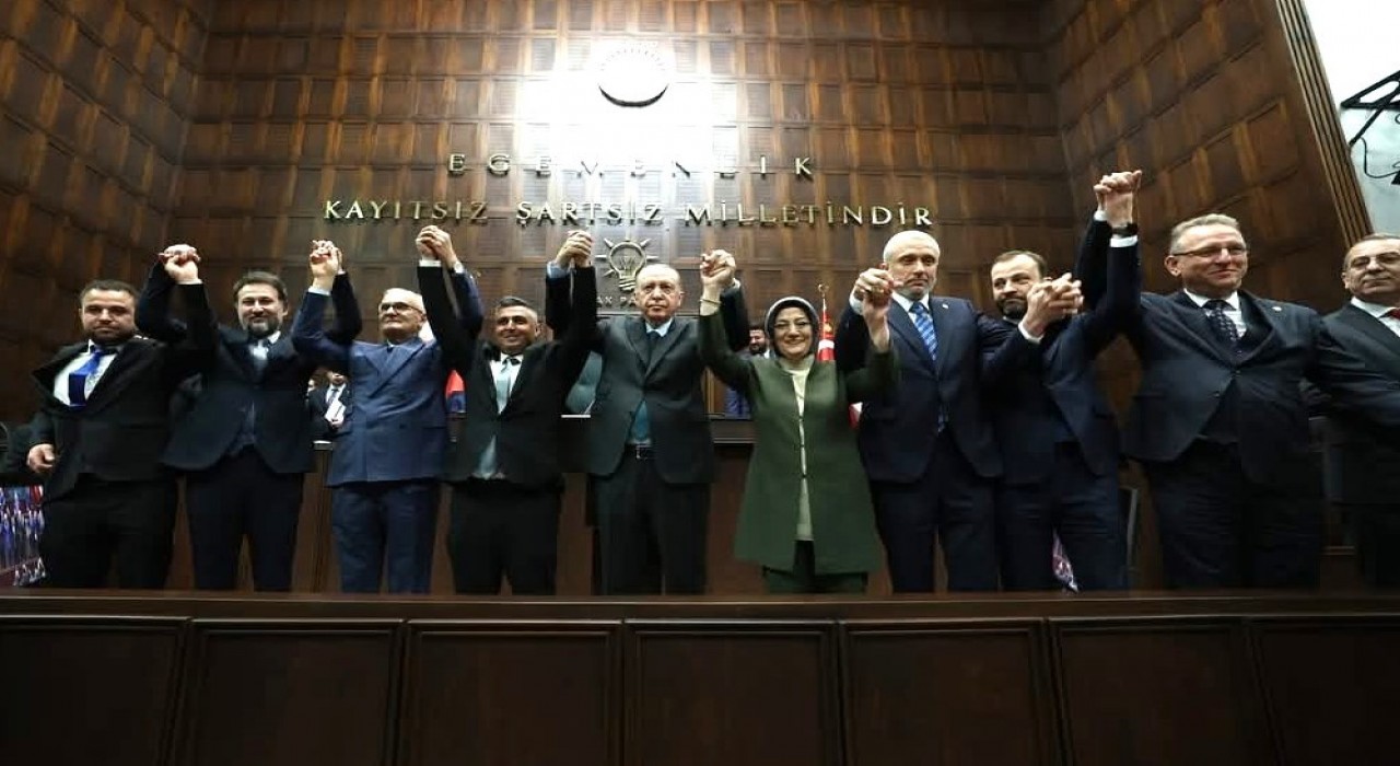İYİ Partiden istifa eden Yenikent Belediye Başkanı Öztürk, AK Partiye katıldı