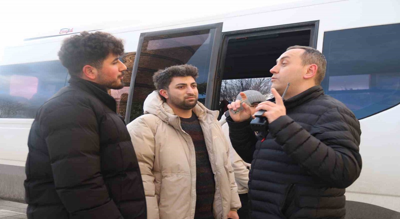 İzmariti yere atıp ceza yiyen ve sigara yakan vatandaş: Yere atarsam bunun da parasını öderim
