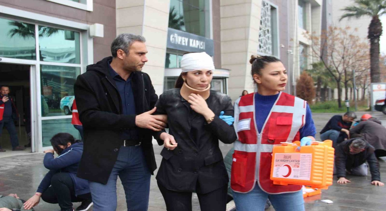 İzmir Bölge Adliye Mahkemesinde gerçeğini aratmayan tatbikat