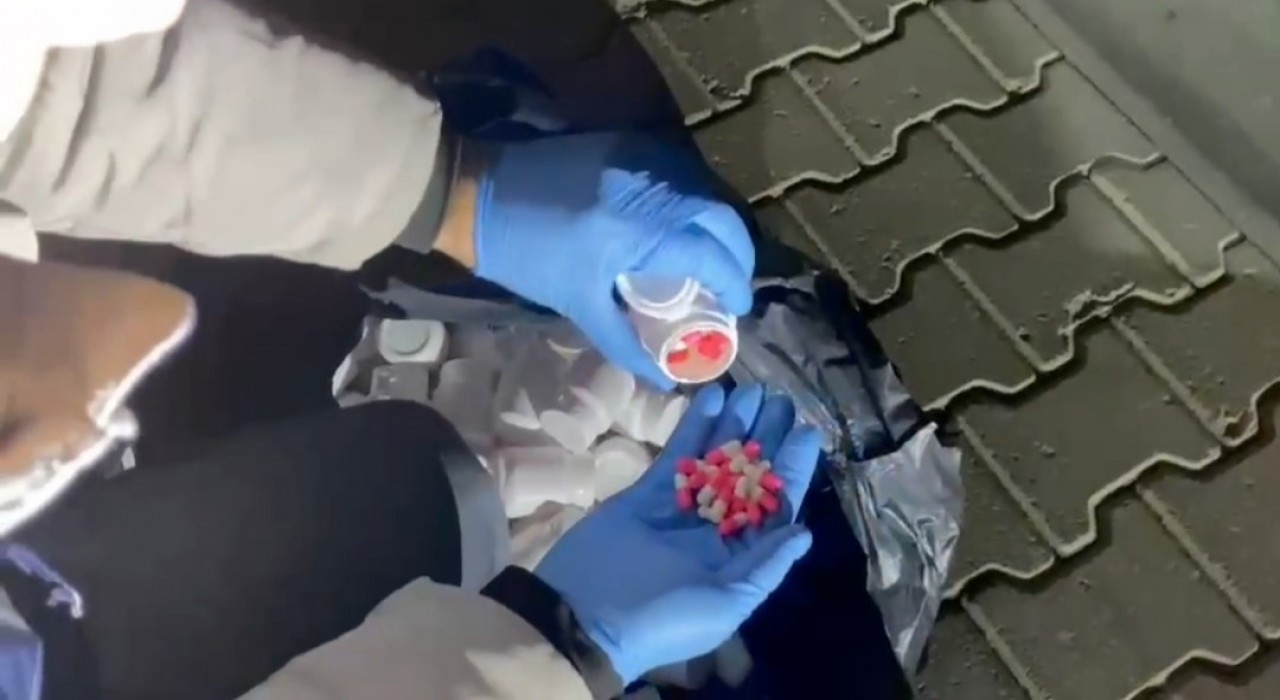 İzmirde 11 bin adet uyuşturucu hap ele geçirildi
