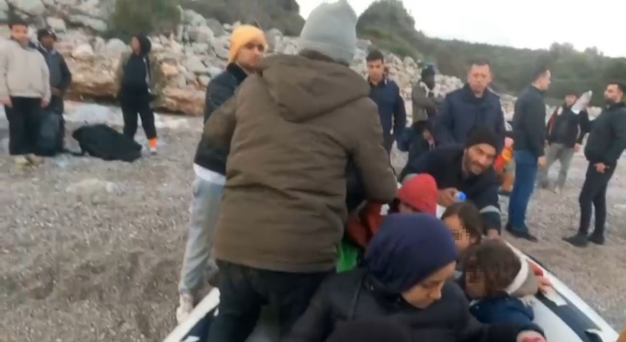 İzmirde karada tespit edilen 62 düzensiz göçmen yakalandı