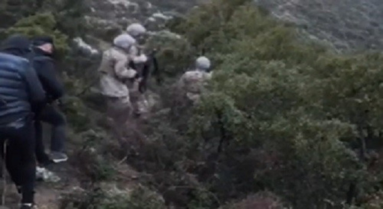 İzmirde nefes kesen operasyon: Ormanda saklanıyordu, jandarma yakaladı