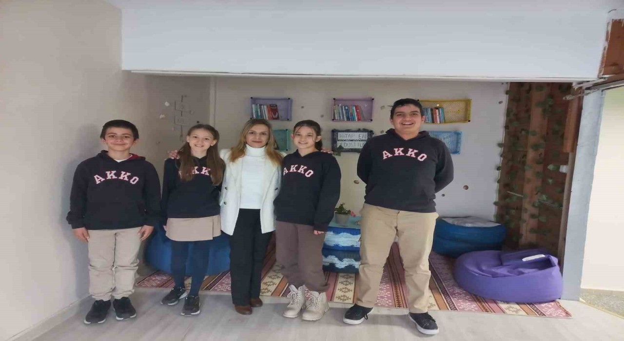 İzmirde ortaokul öğrencilerinden geri dönüşüm kütüphanesi
