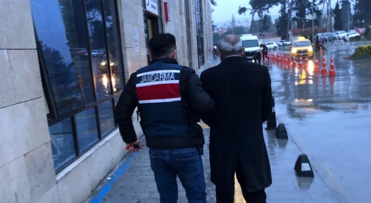 İzmirde sosyal medyadan terör propagandası operasyonu: 4 gözaltı