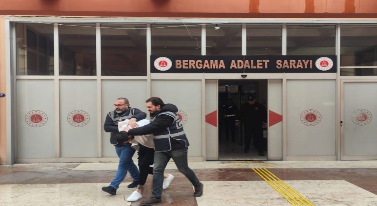 İzmirde uyuşturucu madde ticareti yapan çift tutuklandı