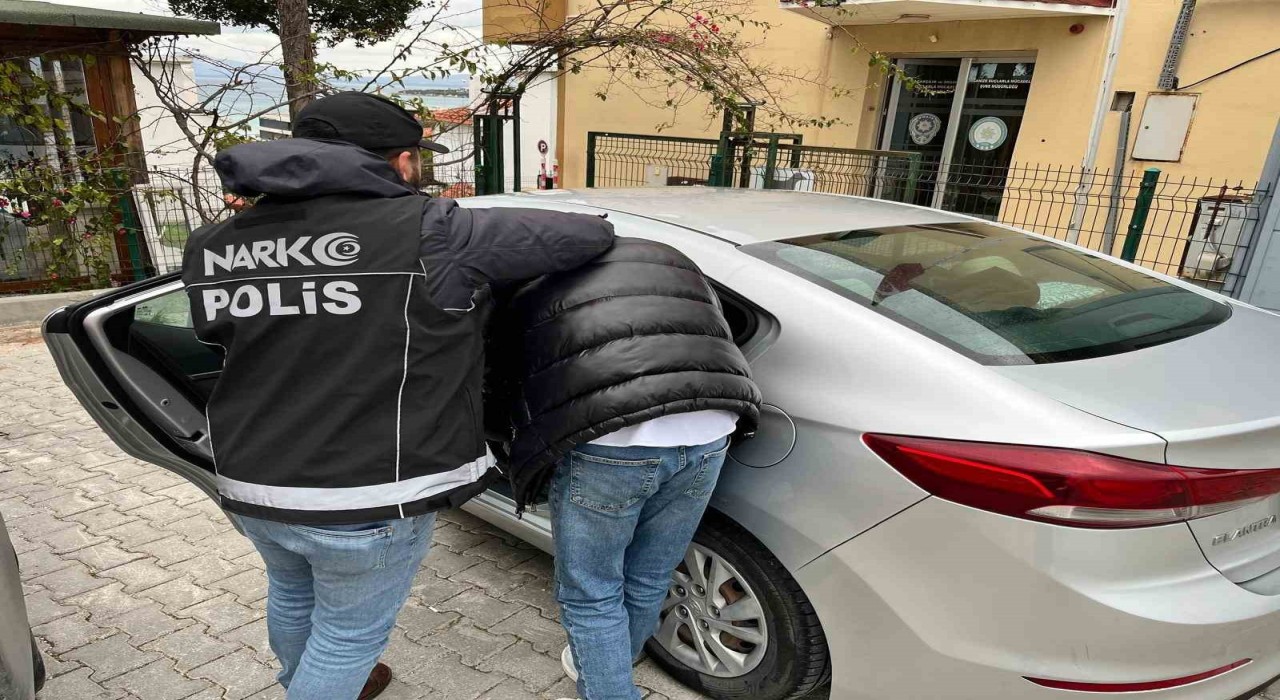 İzmirde uyuşturucu operasyonu: 5 tutuklama