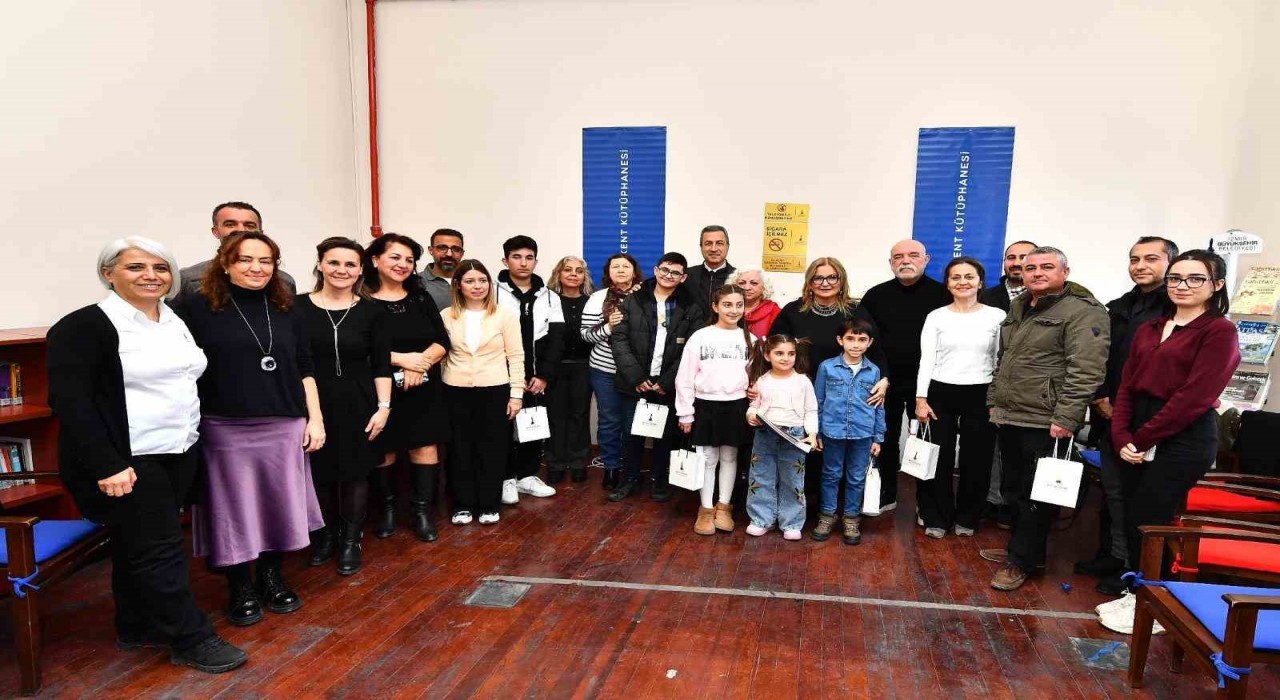İzmirin kitap kurtlarına Ercan Kesallı sürpriz