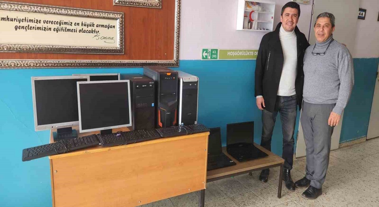 İş İnsanından Öğrencilere Bilgisayar ve Spor Desteği