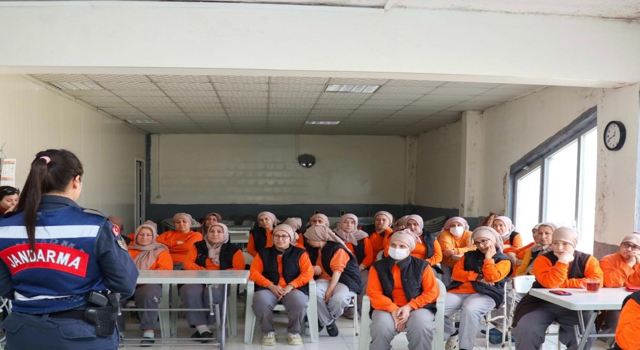 Jandarma ekiplerinden Sivrihisar ilçesinde seminer