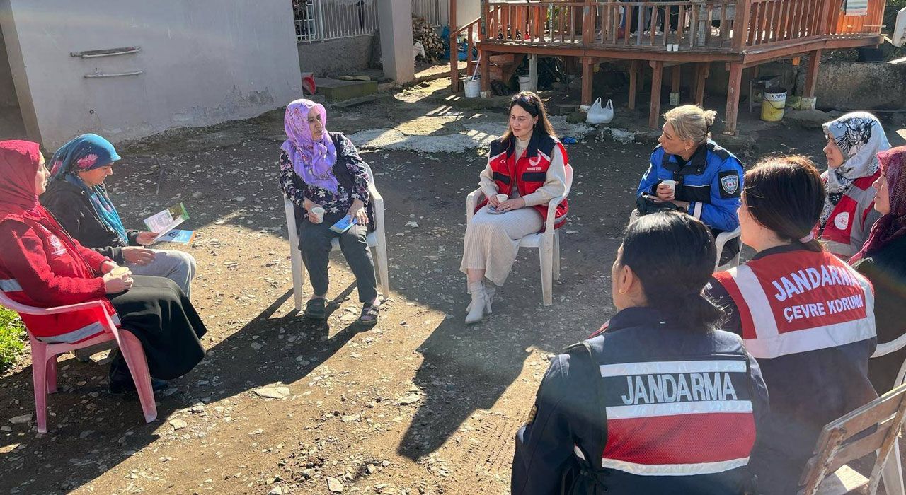 Jandarma, Kadına Şiddet ve Hayvan Hakları Konularında Bilgilendirme Yaptı