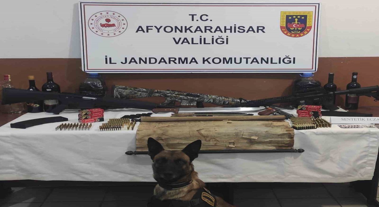 Kaçak alkol baskınına giden jandarma silah, uyuşturucu ve harita ele geçirdi