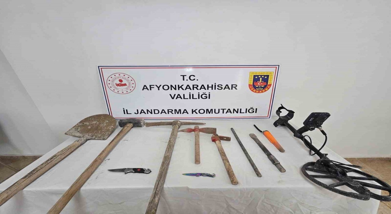 Kaçak kazı yapan şüpheliler suçüstü yapıldı