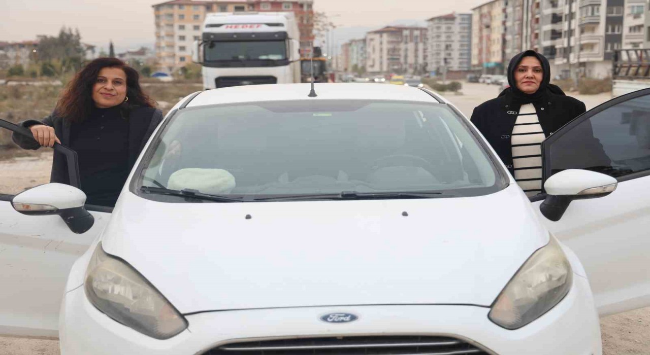 Kadın sürücüler trafik korkularına kadın eğitmenle son veriyor