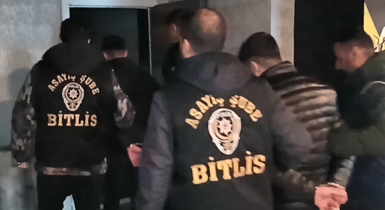 Kadınları yüksek maaş vaadiyle kandırarak fuhuşa zorlayan çete çökertildi