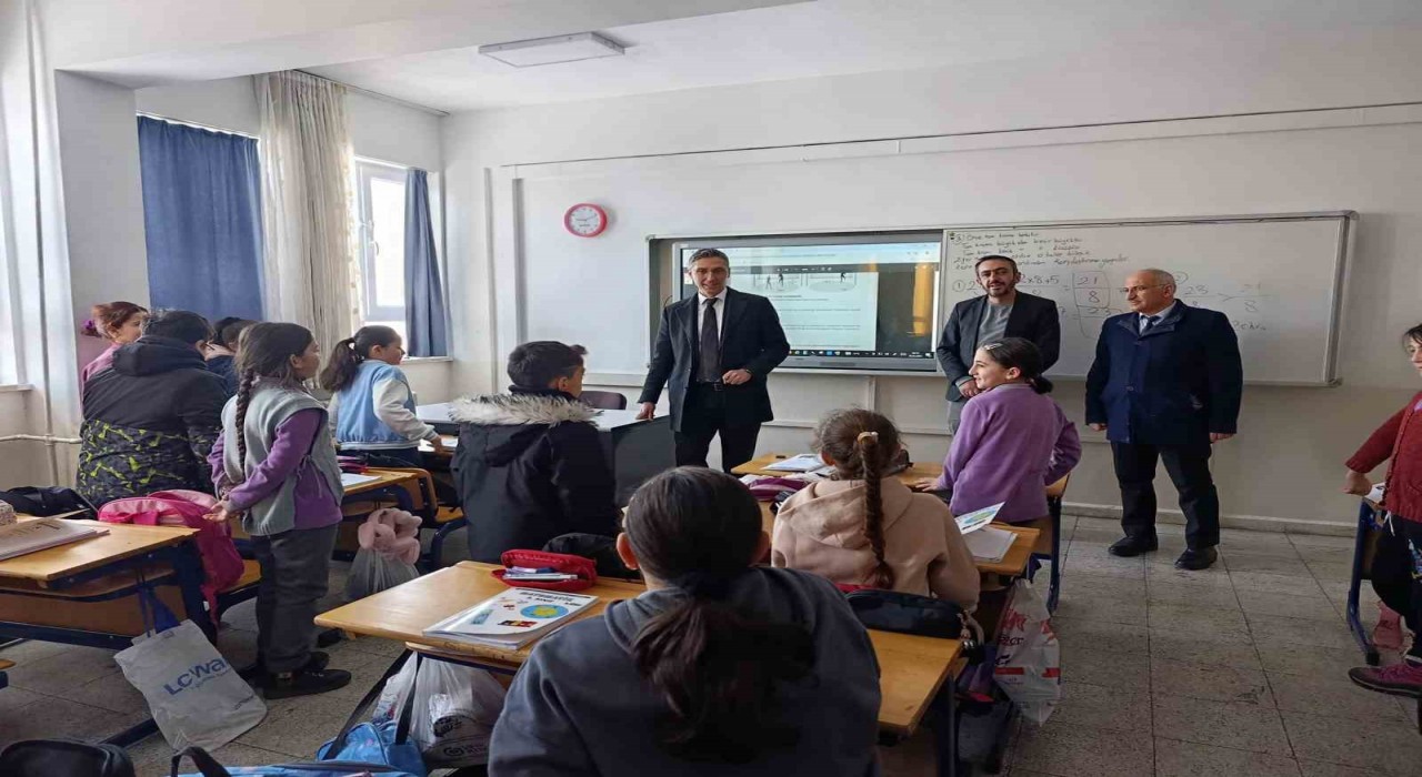 Kahramanın okul ziyaretleri devam ediyor