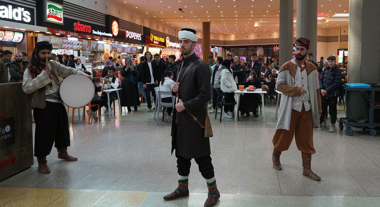 Kahramanmaraş’ta “Çatkapı” Tiyatrosu ile Kurtuluş Ruhu Canlanıyor