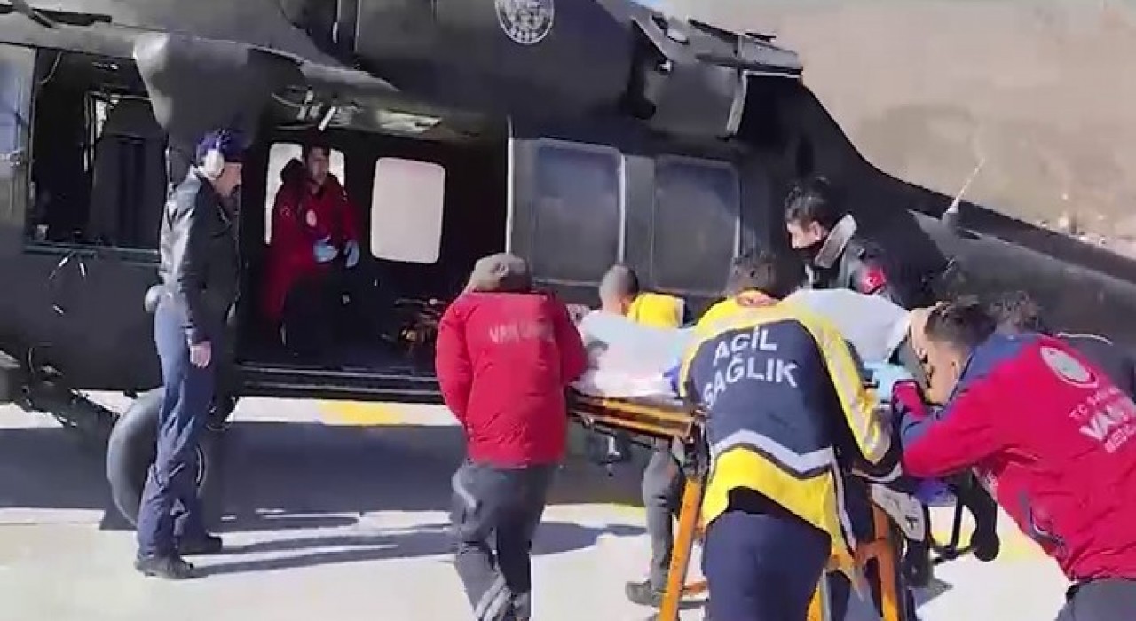 Bahçesaray'da Kalp Krizi Geçiren Hasta, Helikopterle Sevk Edildi
