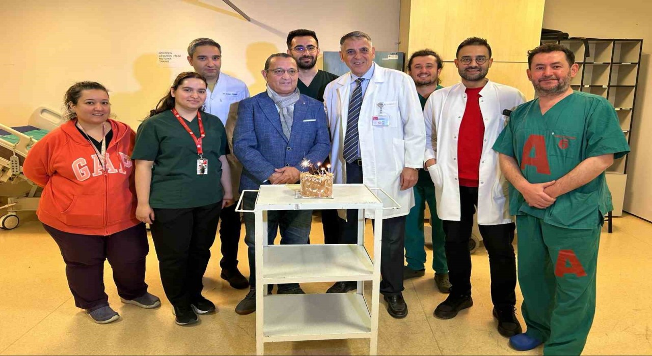 Kalp nakli olmazsa yaşayamayacağı söylenen hasta 10. yılını kutladı