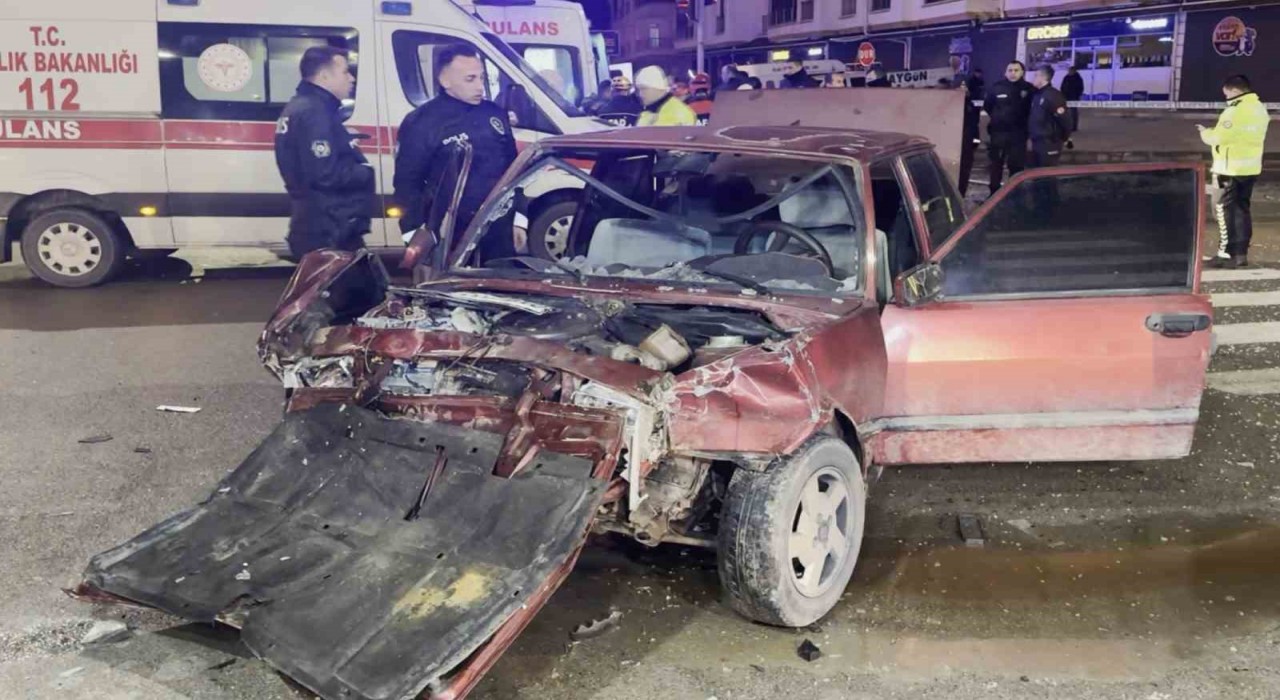 Kameraya yansıyan şüpheli-polis kovalamacası kazayla sonlandı: 1i ağır 5 yaralı