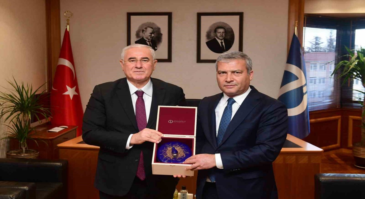 Kamu Başdenetçisi Akarca, Rektör Adıgüzeli ziyaret etti