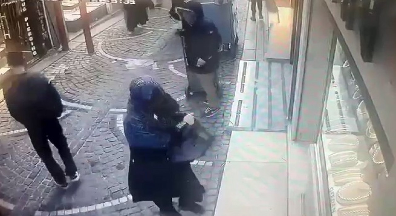 Kapalıçarşıda film gibi olay: Suç makinesi kadın kılığına girerek hırsızlık yaptı