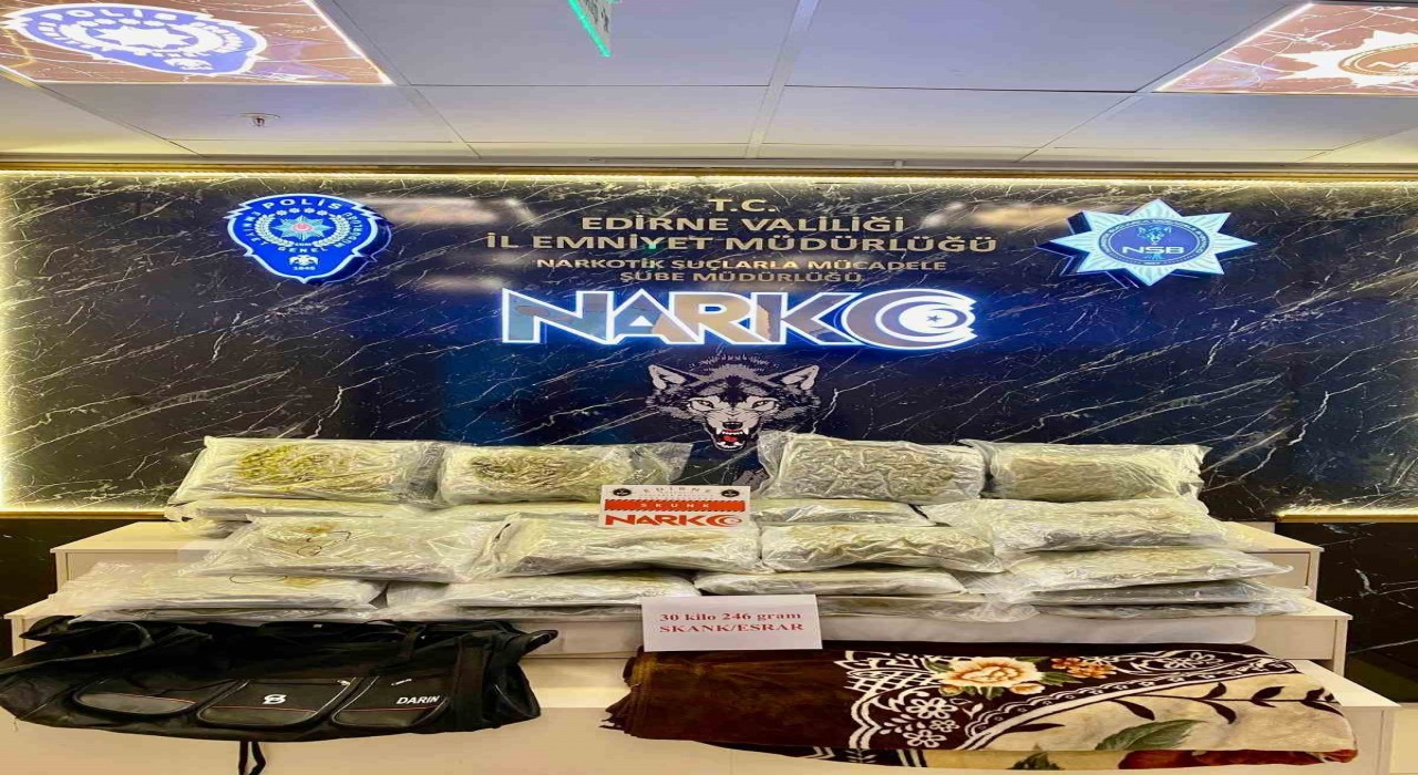 Kapıkulede uyuşturucu operasyonu: 30 kilo skunk ele geçirildi