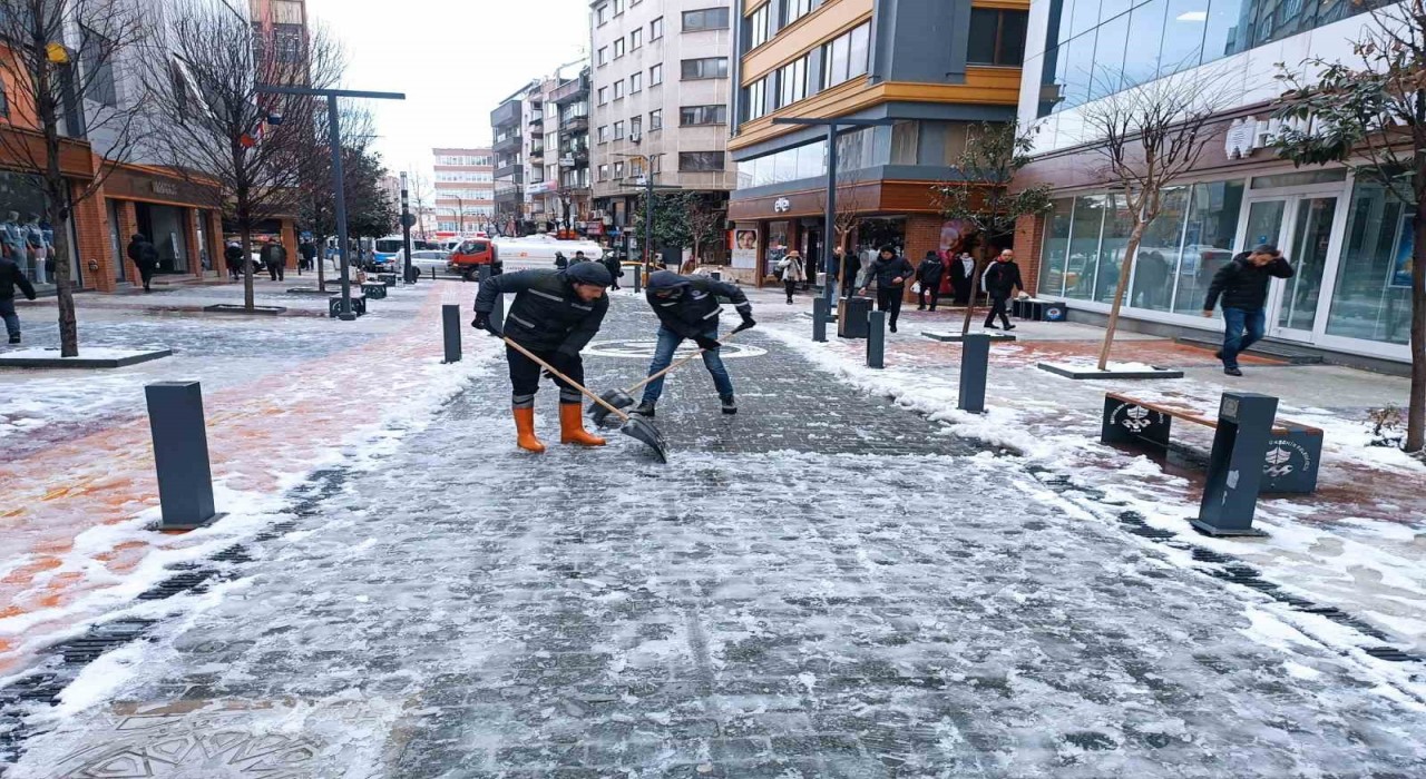 Kar bitti, buz mesaisi başladı
