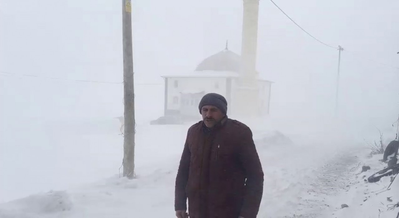 Kar Erzurumda köyleri esir aldı