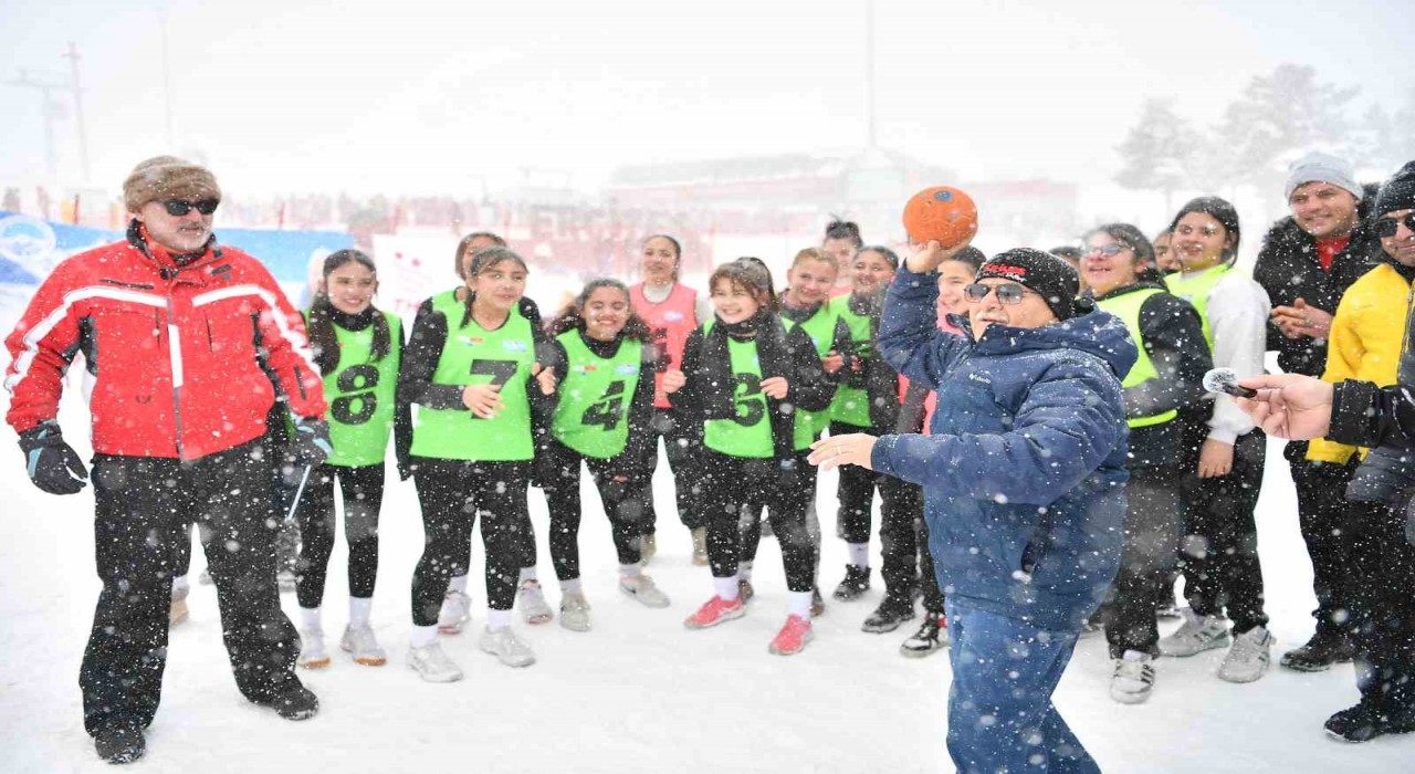 Kar Hentbol Şampiyonası, Türkiyede ilk kez Erciyeste yapıldı