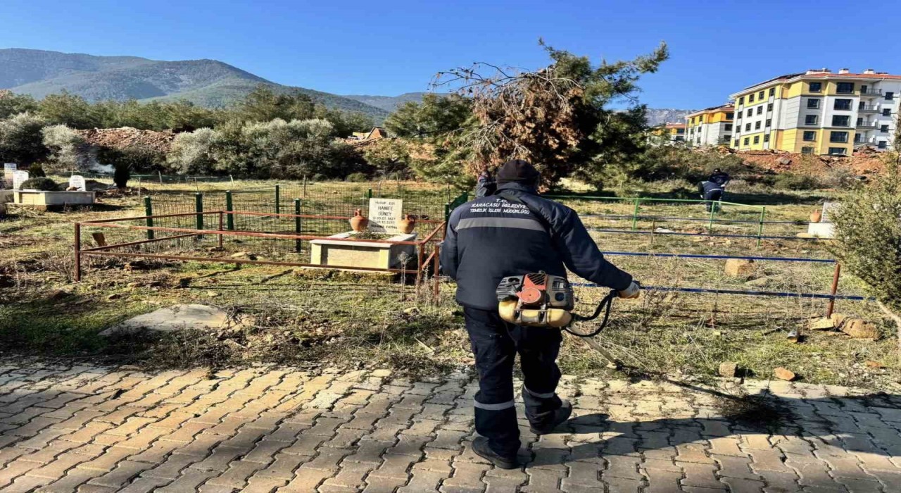 Karacasuda mezarlıklarda temizlik çalışması başlatıldı