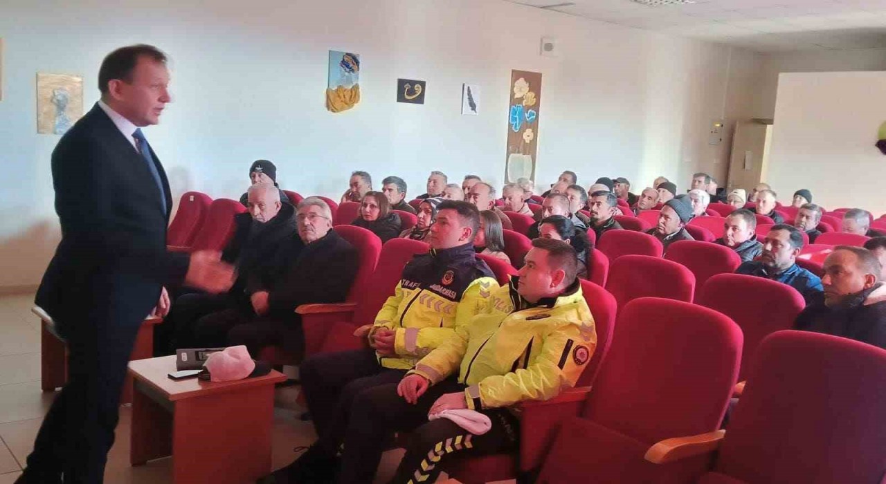 Karacasuda okul servis araçları için güvenlik toplantısı düzenlendi