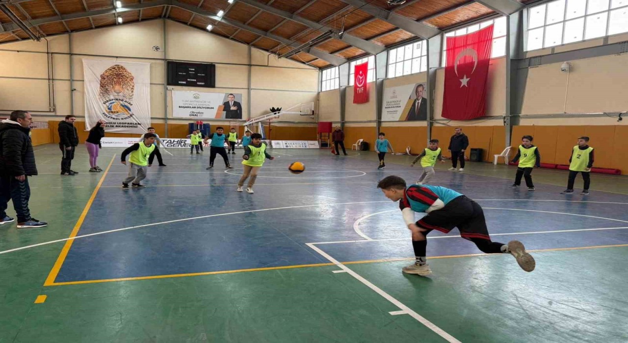 Karapınarda Geleneksel Çocuk Oyunları Turnuvaları başladı
